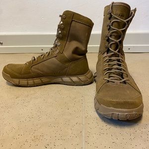 Oakley Men’s Light Assault 2 Boots. Coyote Tan. Brand New Without Box.